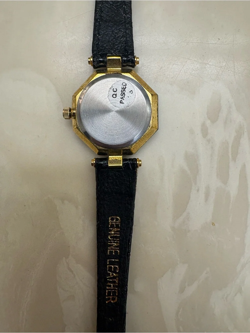 Vintage Elegant Black Faceted Women's Watch with Gold Accents